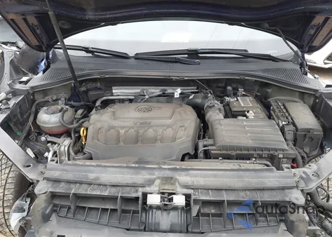 2022 Volkswagen Tiguan 2.0T Sel R-Line z USA, uszkodzony, nr VIN 3VV4B7AX1NM069415